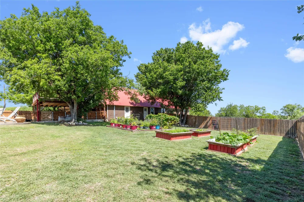 883 Santa Anna Ave Coleman, TX 76834