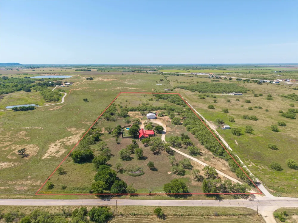 883 Santa Anna Ave Coleman, TX 76834