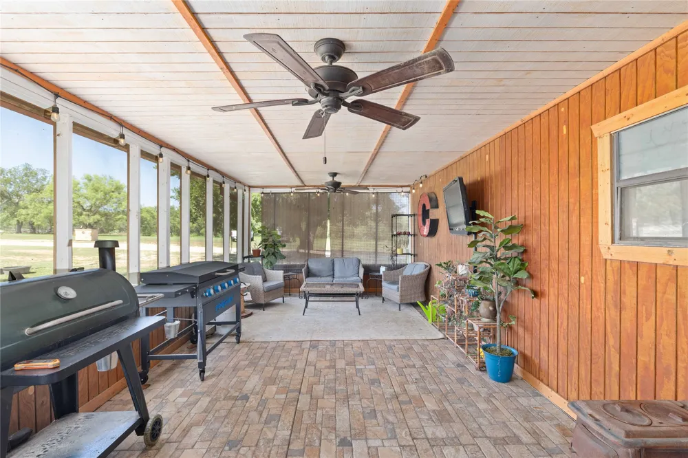 883 Santa Anna Ave Coleman, TX 76834