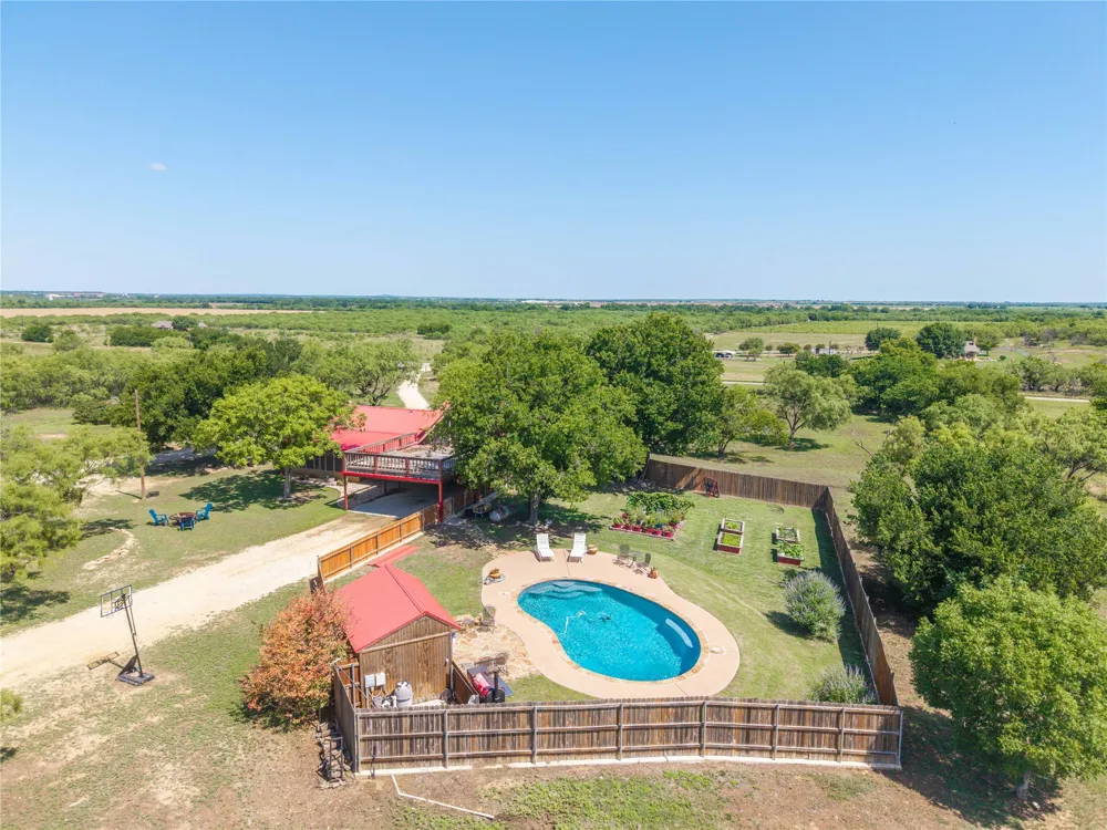 883 Santa Anna Ave Coleman, TX 76834