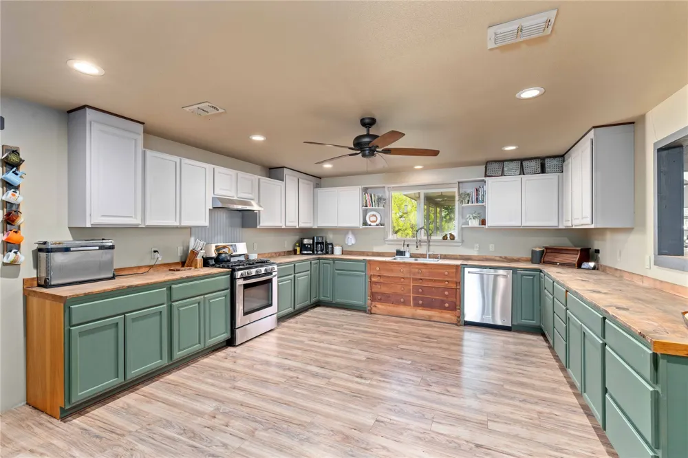 883 Santa Anna Ave Coleman, TX 76834