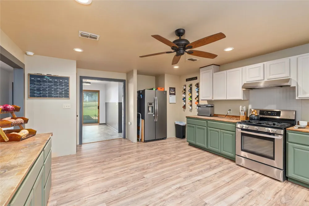 883 Santa Anna Ave Coleman, TX 76834