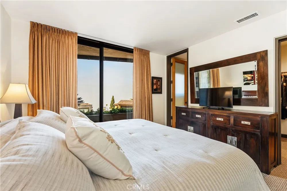 2378 Crestview Drive Laguna Beach, CA 92651