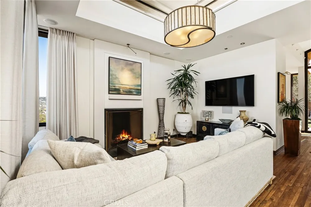 2378 Crestview Drive Laguna Beach, CA 92651