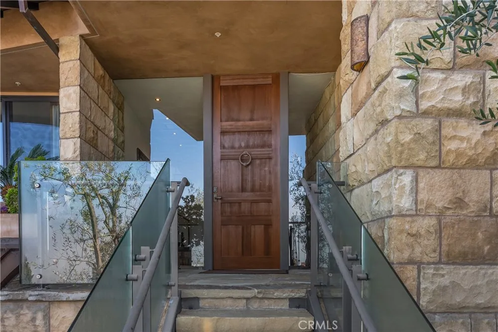 2378 Crestview Drive Laguna Beach, CA 92651