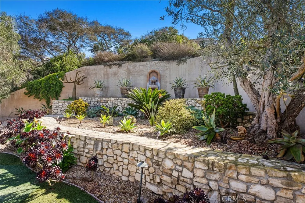 2378 Crestview Drive Laguna Beach, CA 92651