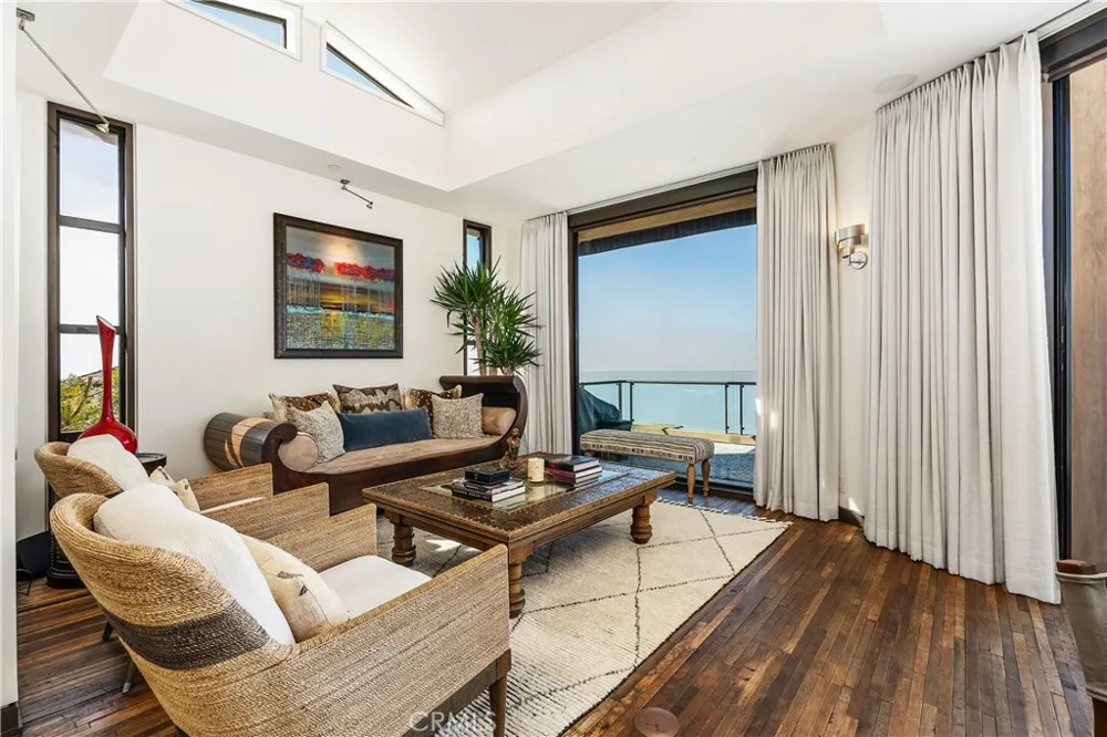 2378 Crestview Drive Laguna Beach, CA 92651