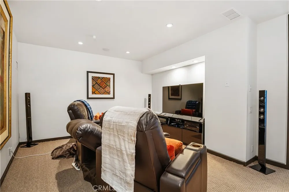 2378 Crestview Drive Laguna Beach, CA 92651