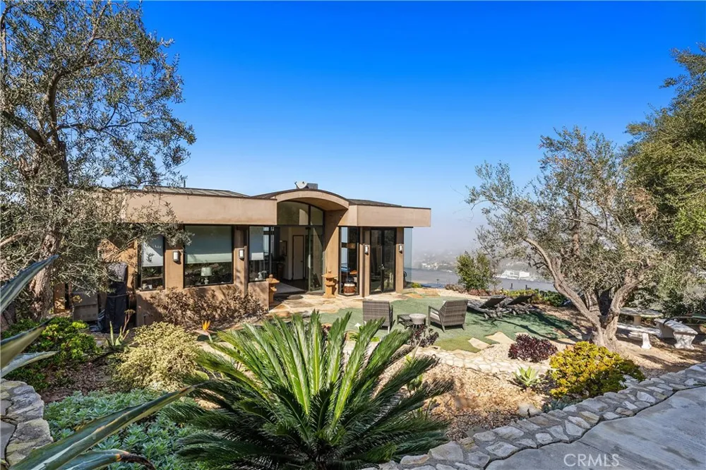 2378 Crestview Drive Laguna Beach, CA 92651