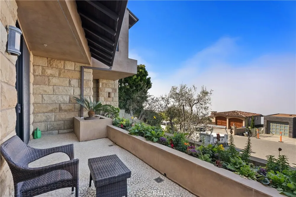 2378 Crestview Drive Laguna Beach, CA 92651