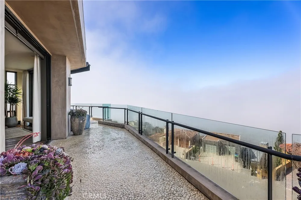 2378 Crestview Drive Laguna Beach, CA 92651
