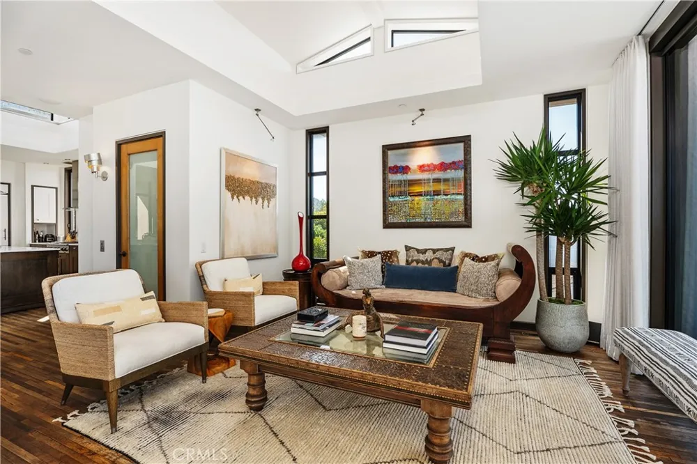 2378 Crestview Drive Laguna Beach, CA 92651