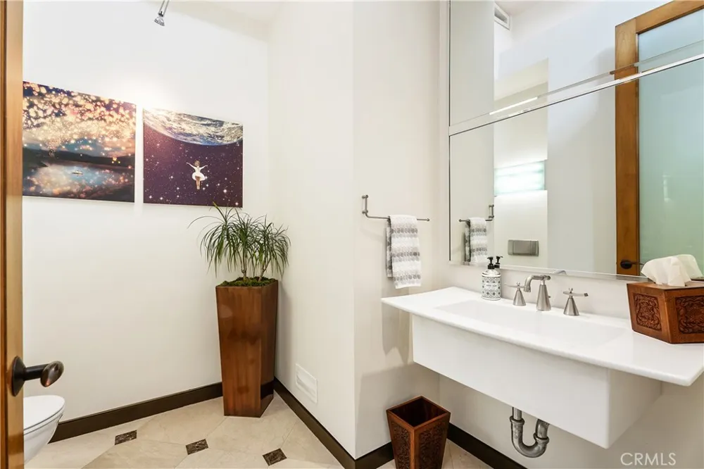 2378 Crestview Drive Laguna Beach, CA 92651