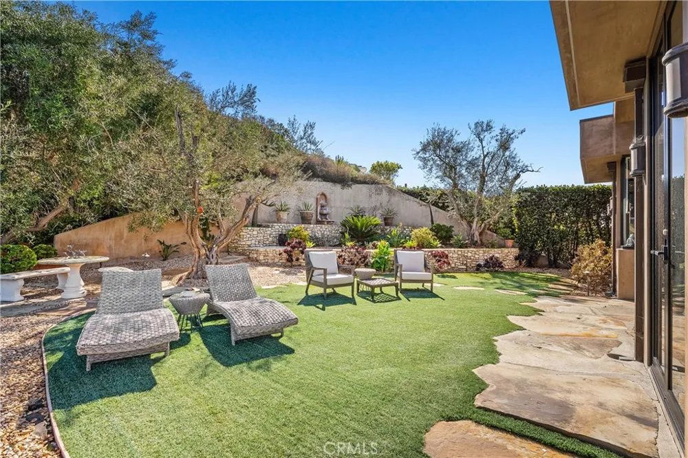 2378 Crestview Drive Laguna Beach, CA 92651