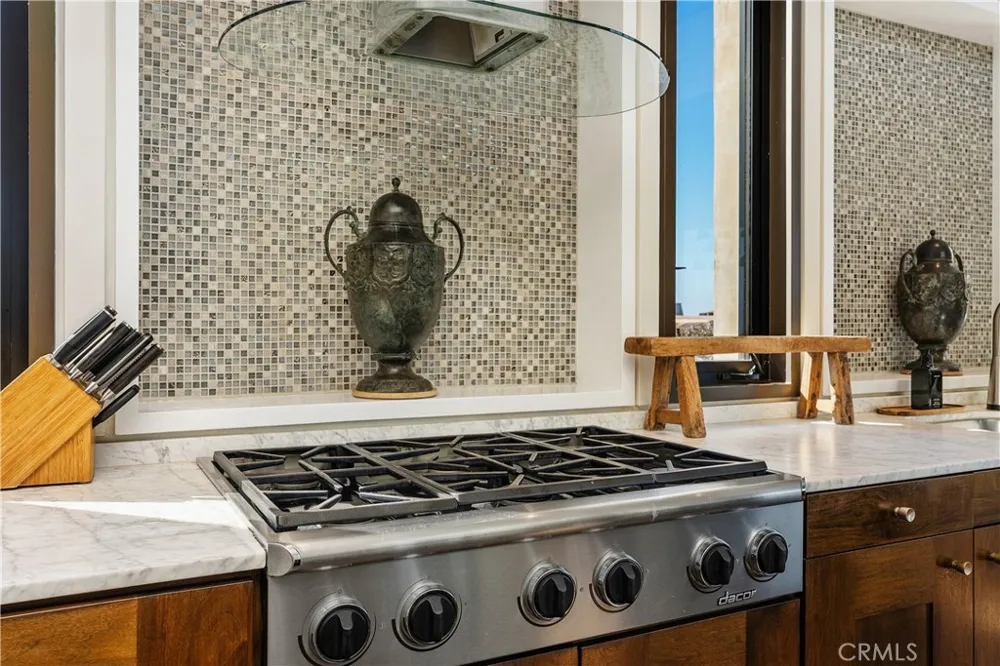 2378 Crestview Drive Laguna Beach, CA 92651