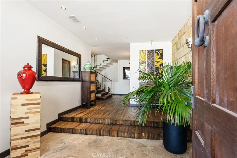 2378 Crestview Drive Laguna Beach, CA 92651