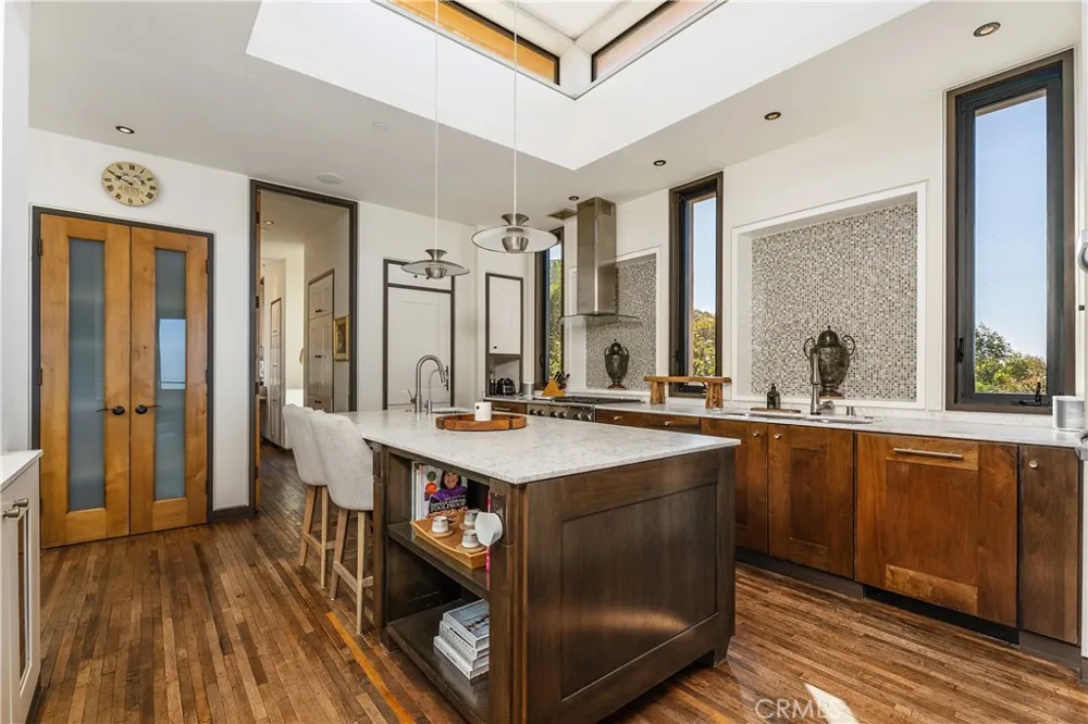 2378 Crestview Drive Laguna Beach, CA 92651