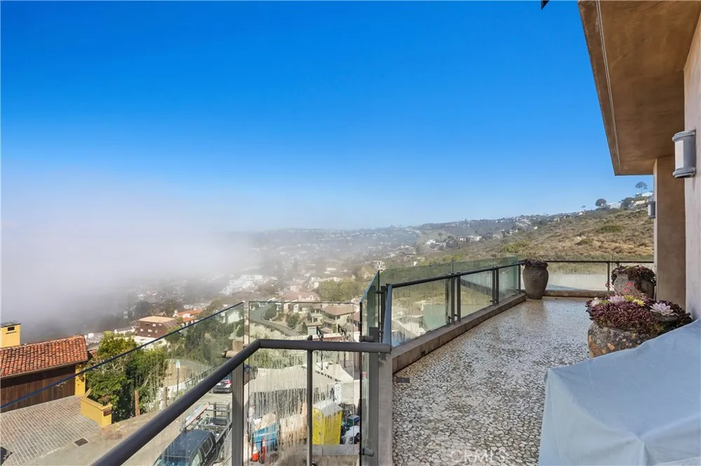 2378 Crestview Drive Laguna Beach, CA 92651