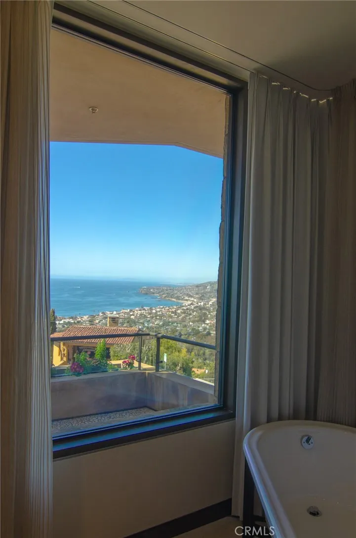 2378 Crestview Drive Laguna Beach, CA 92651