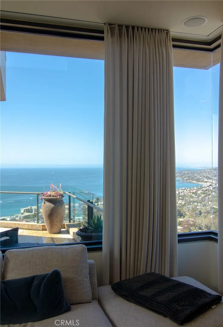 2378 Crestview Drive Laguna Beach, CA 92651