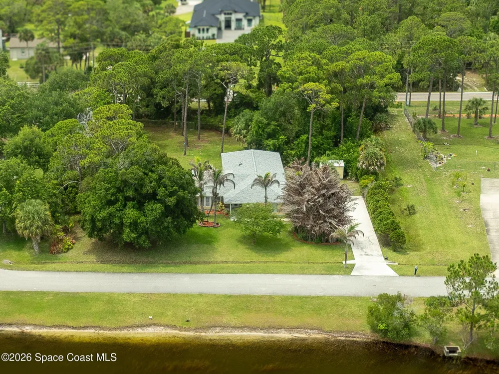 4500 Hunters Run Circle Grant, FL 32949