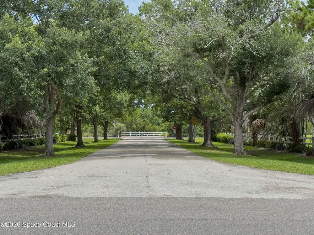4500 Hunters Run Circle Grant, FL 32949