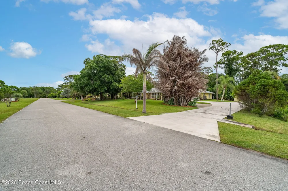 4500 Hunters Run Circle Grant, FL 32949