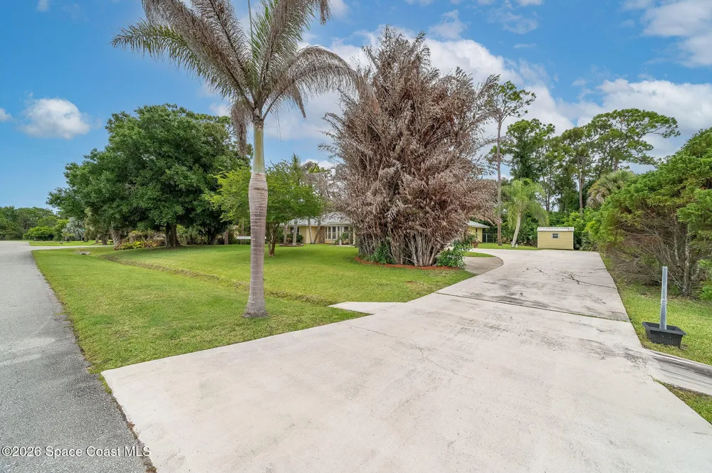 4500 Hunters Run Circle Grant, FL 32949