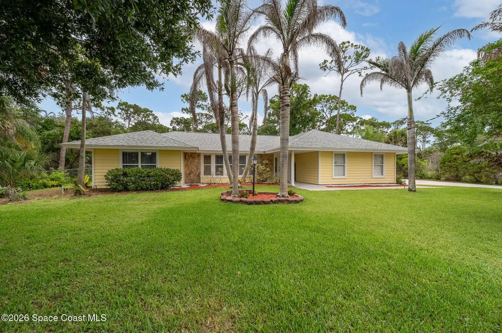 4500 Hunters Run Circle Grant, FL 32949