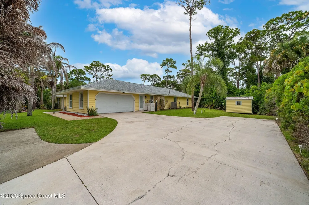 4500 Hunters Run Circle Grant, FL 32949