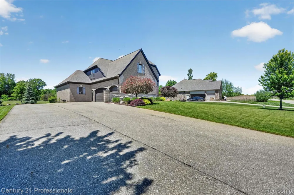 2212 Heidi Drive Addison Township, MI 48370