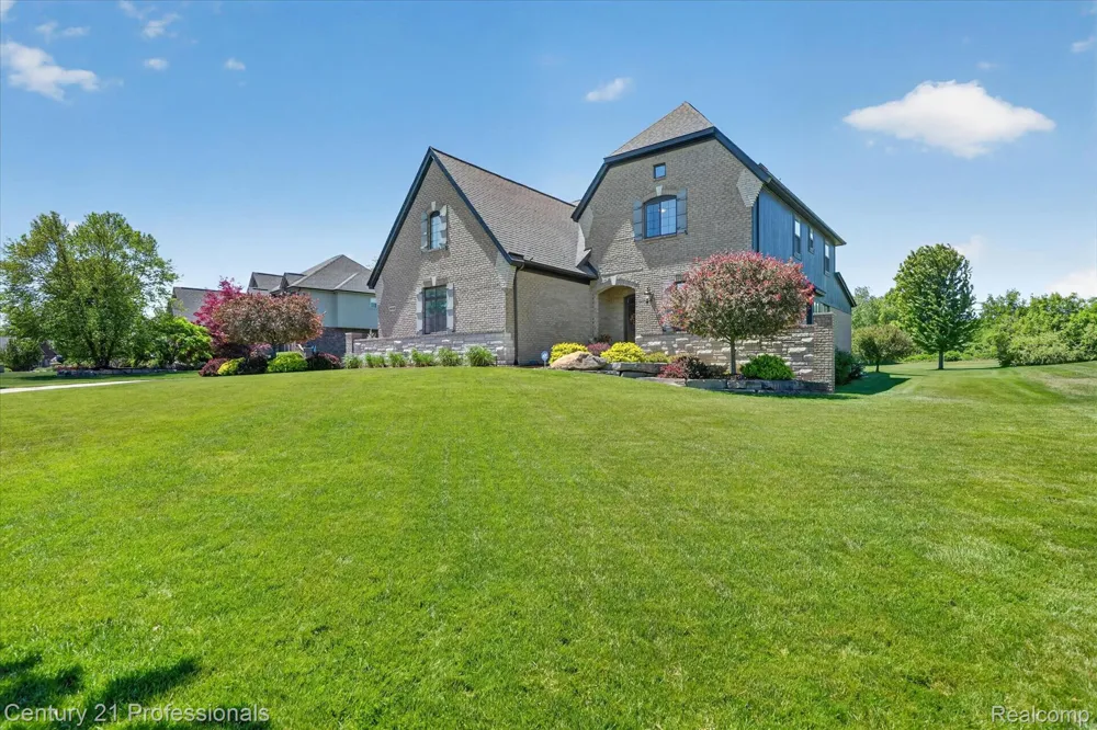 2212 Heidi Drive Addison Township, MI 48370