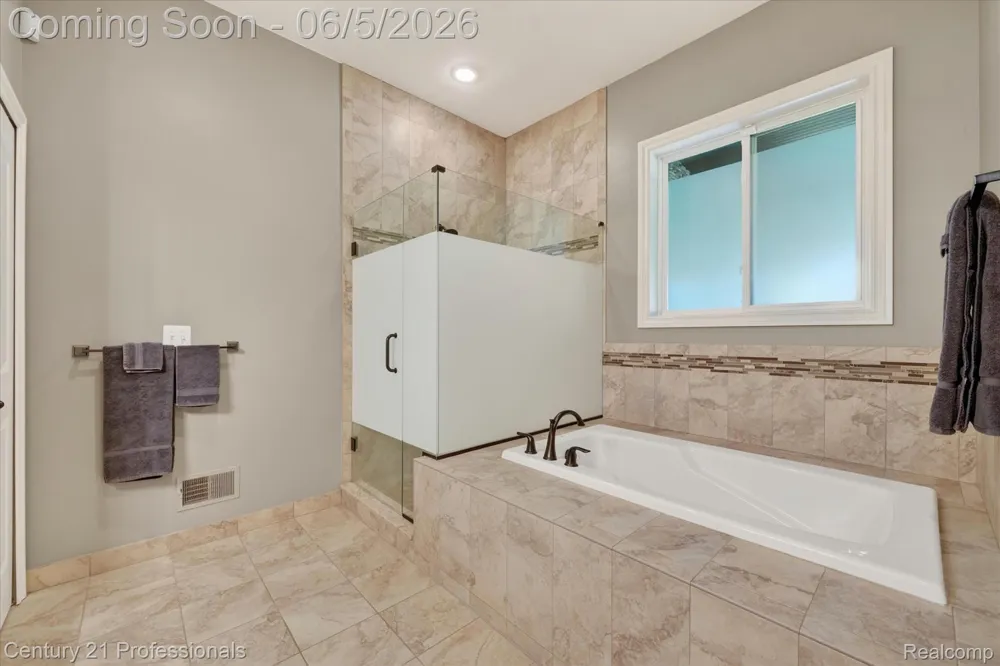 2212 Heidi Drive Addison Township, MI 48370