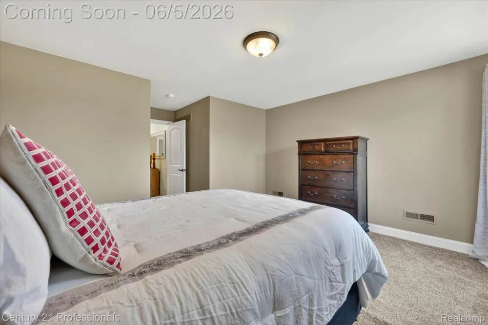 2212 Heidi Drive Addison Township, MI 48370