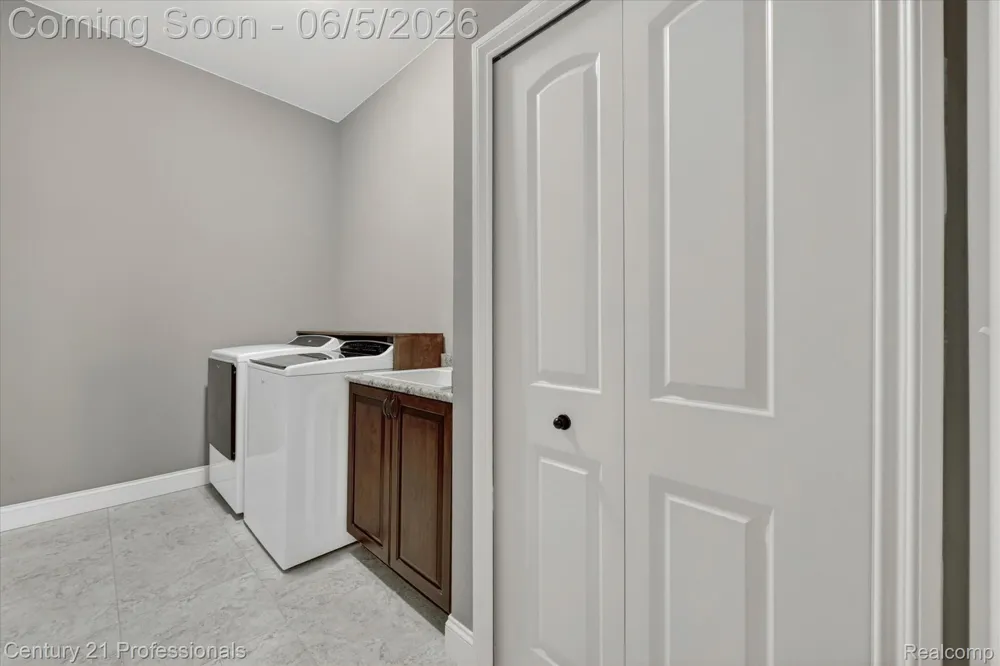 2212 Heidi Drive Addison Township, MI 48370