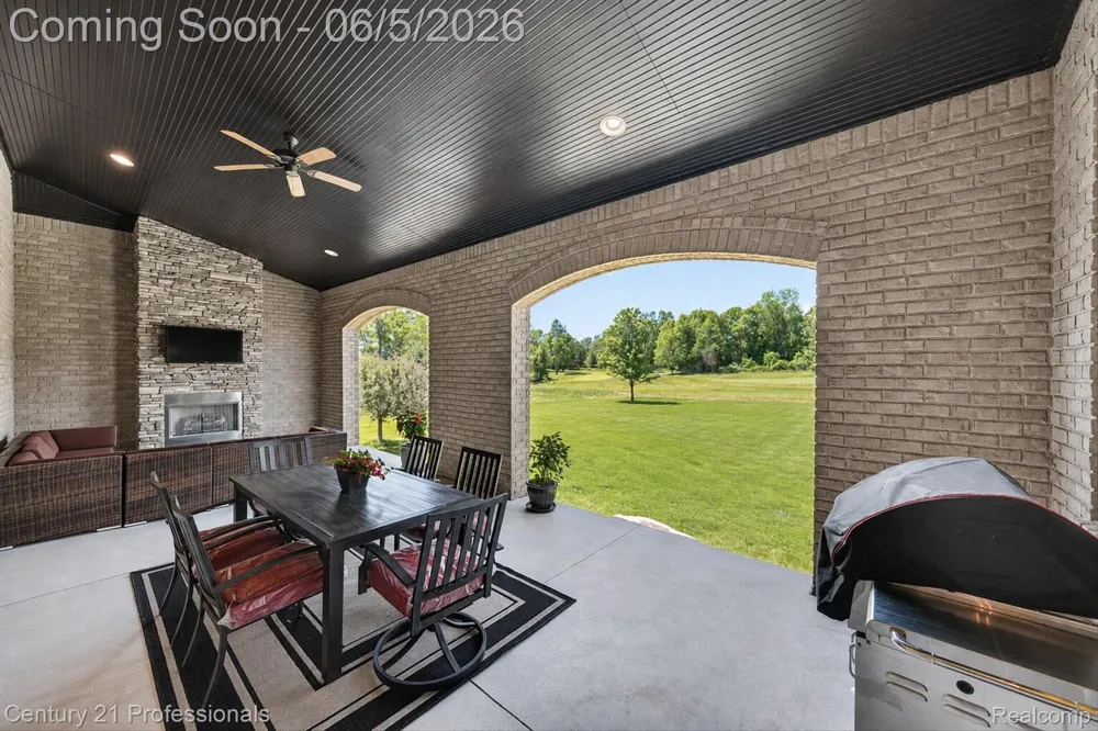2212 Heidi Drive Addison Township, MI 48370