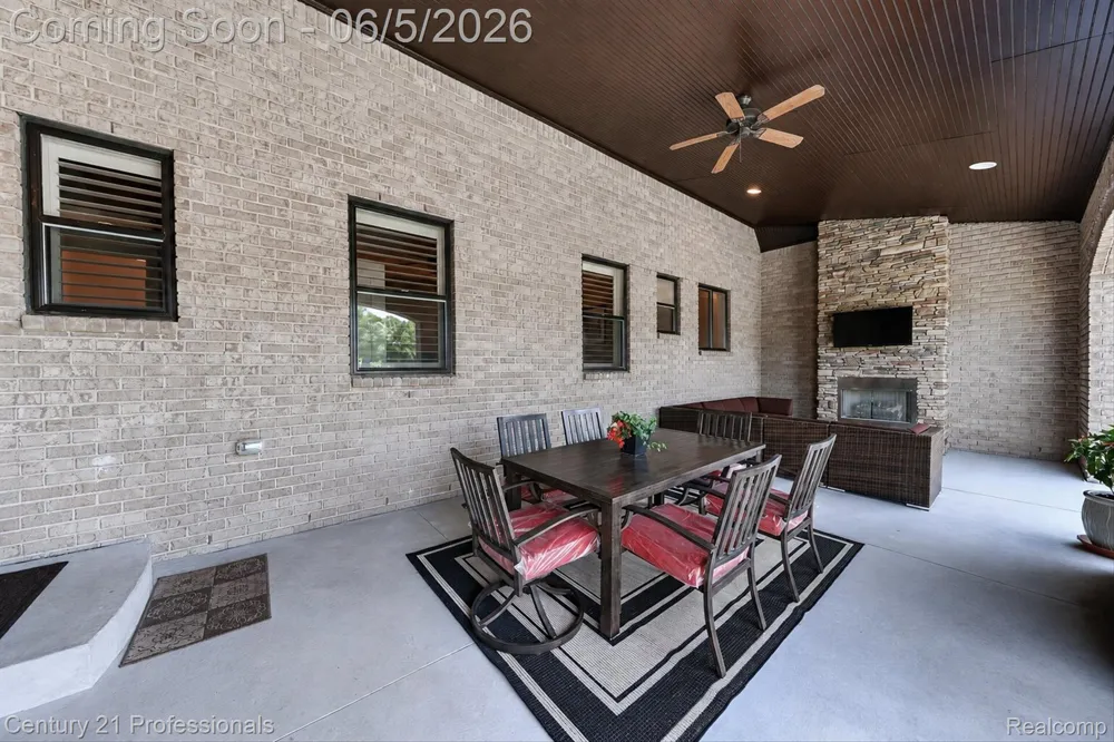 2212 Heidi Drive Addison Township, MI 48370