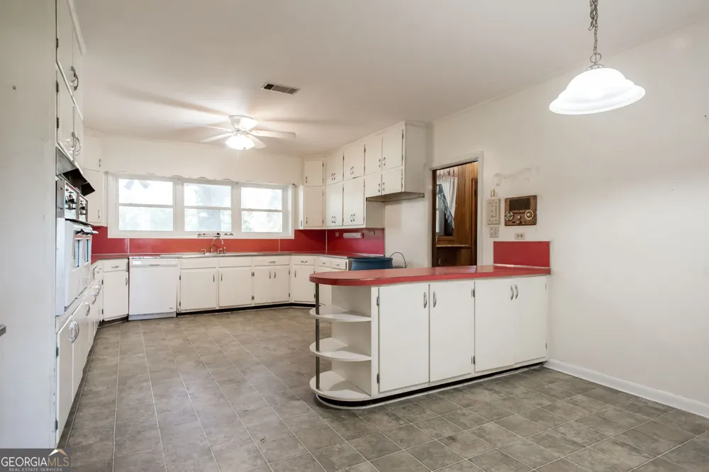 1402 W 12th ST Alma, GA 31510