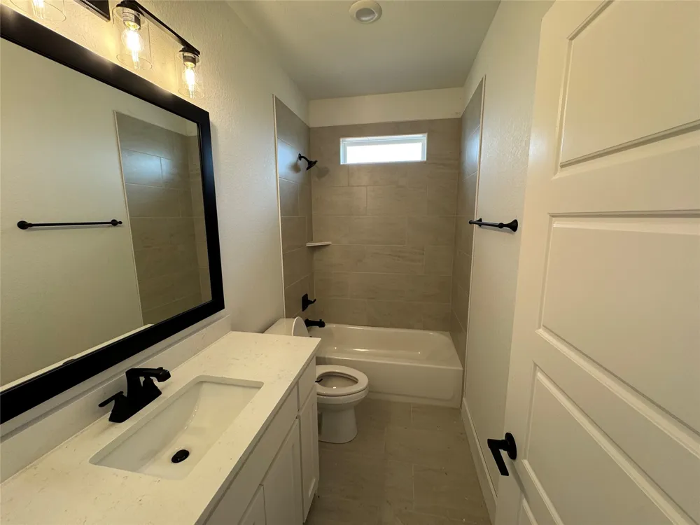 128 Passenger Way Bridgeport, TX 76246