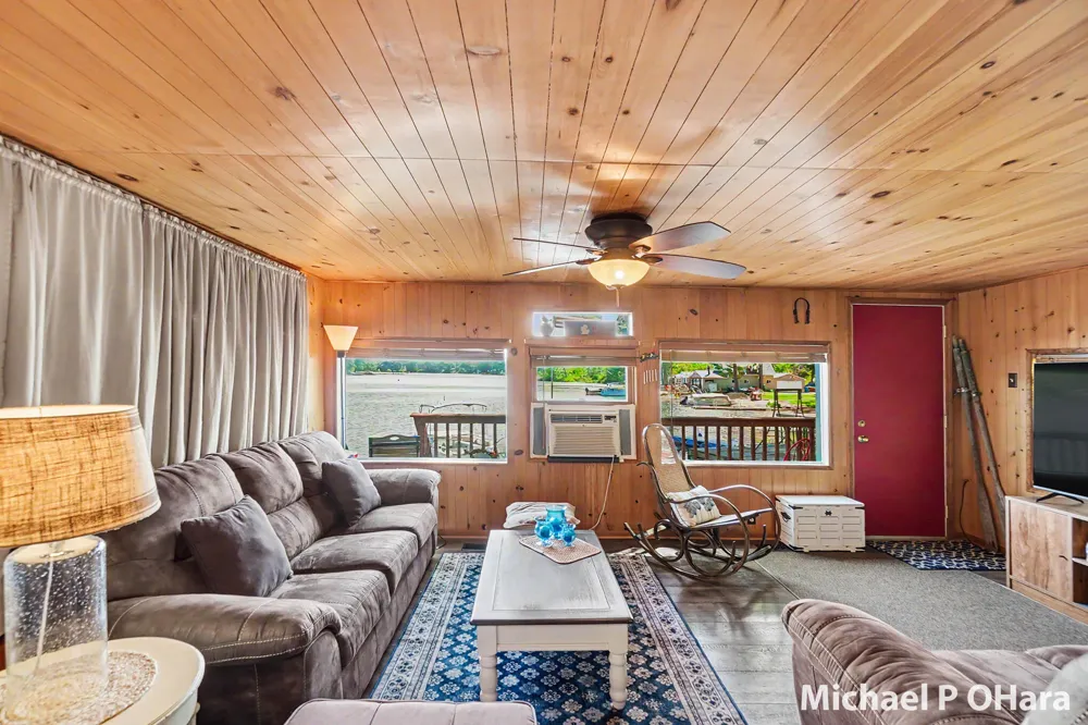 818 W Wells Street Lincoln Township, MI 49349