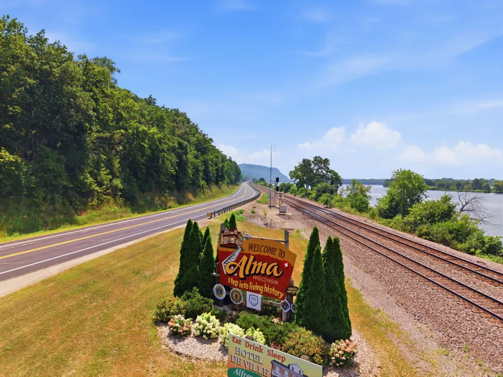 S1542 Shawnee Drive Alma, WI 54610