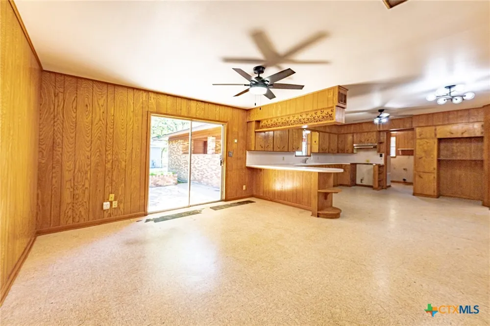 1220 Avenue I Shiner, TX 77984