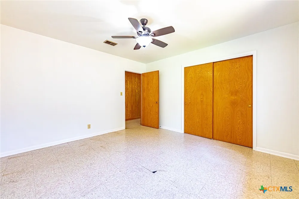 1220 Avenue I Shiner, TX 77984