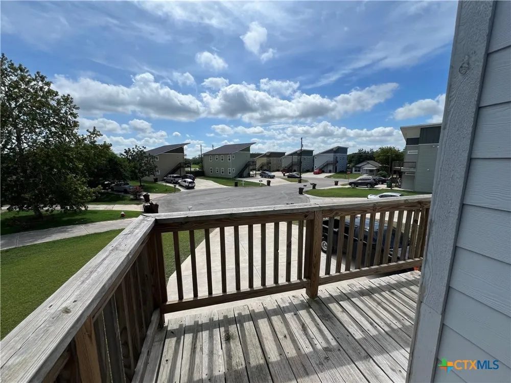 805 Hallie Cove Lockhart, TX 78644