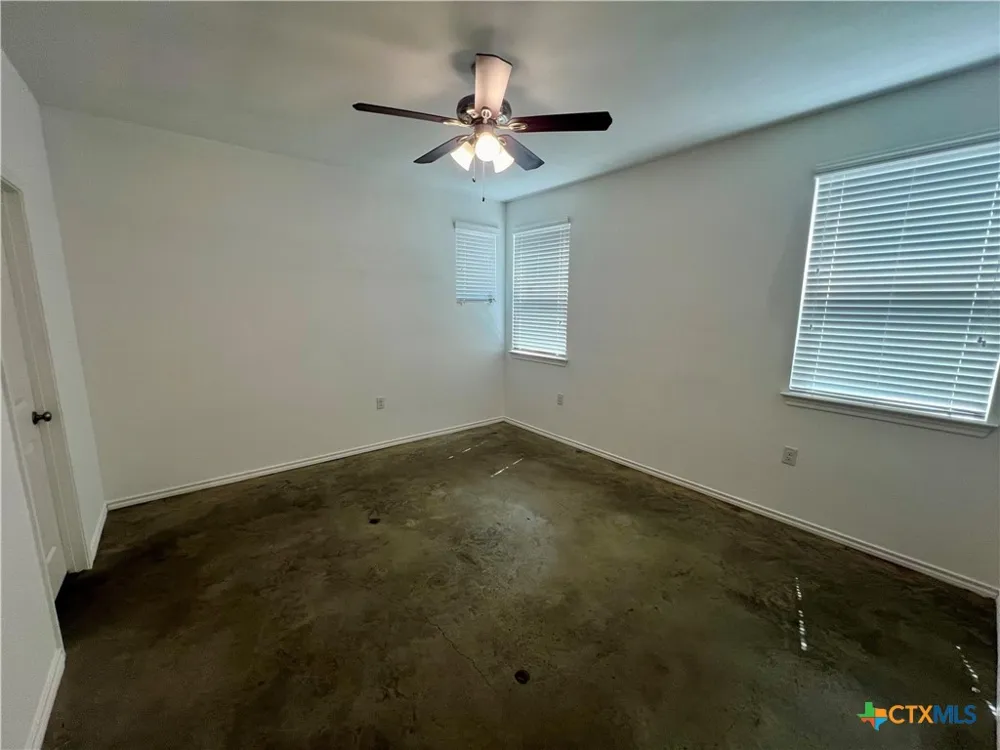 805 Hallie Cove Lockhart, TX 78644