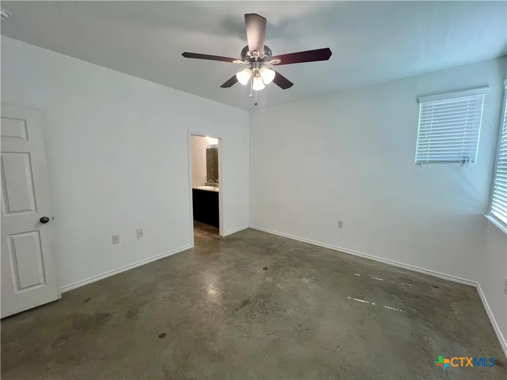 805 Hallie Cove Lockhart, TX 78644