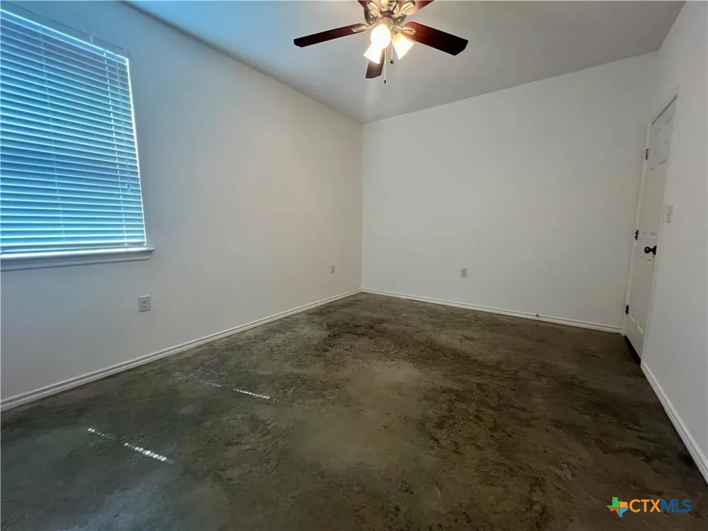 805 Hallie Cove Lockhart, TX 78644