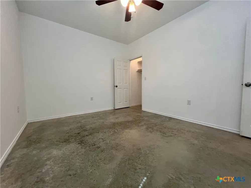 805 Hallie Cove Lockhart, TX 78644