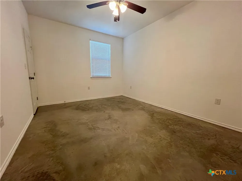 805 Hallie Cove Lockhart, TX 78644