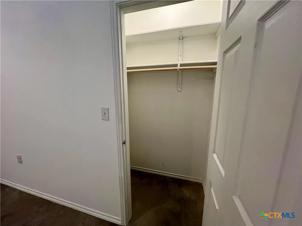 805 Hallie Cove Lockhart, TX 78644